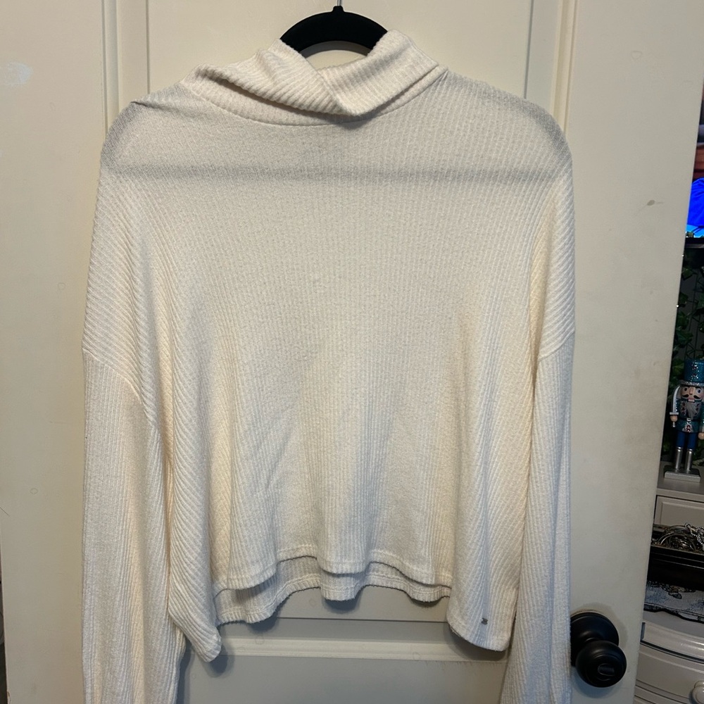 Hollister Mockneck